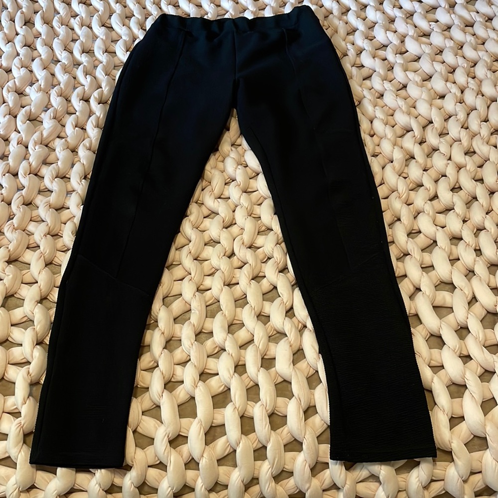 Black textured leggings, size medium